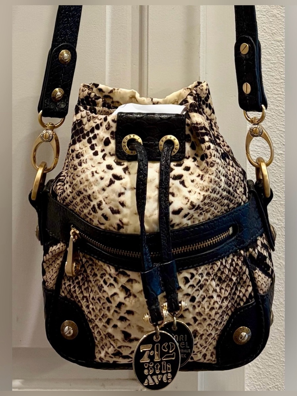 NWOT FULL INCLUSION HENRI BENDEL Snake Print Drawstring Crossbody Black & Beige